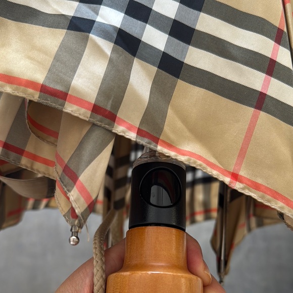 Burberry Beige and Black Check Umbrella - Picture 5 of 11
